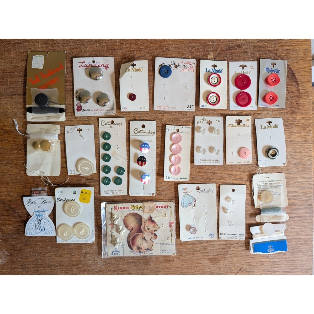Vintage Button Lot Mixed Brands La Mode Le Chic Costumakers Novelty Mid Century‎